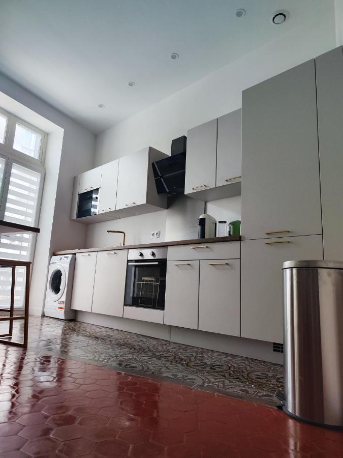 Bright And Modern 3-Bedroom Apartment, 90M2 With Air Condition, In بزييه المظهر الخارجي الصورة
