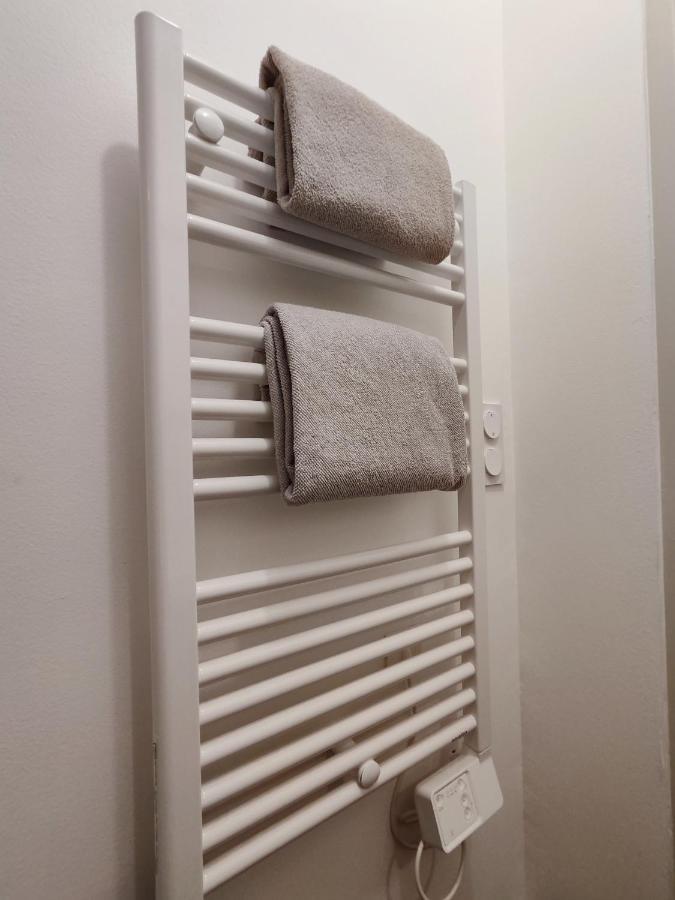 Bright And Modern 3-Bedroom Apartment, 90M2 With Air Condition, In بزييه المظهر الخارجي الصورة