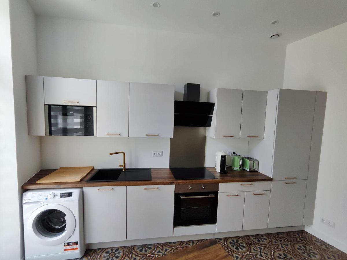 Bright And Modern 3-Bedroom Apartment, 90M2 With Air Condition, In بزييه المظهر الخارجي الصورة